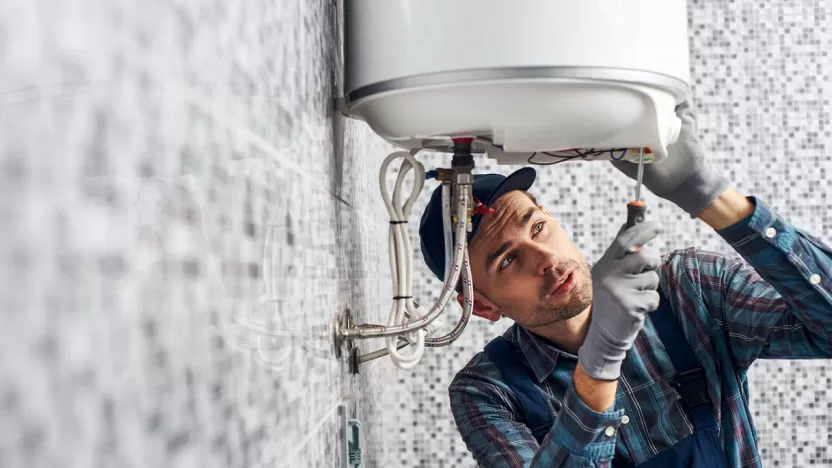 Scaldacqua Ferroli installato su parete interna in casa a Roma